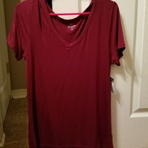 Women's V NECK BURGUNDY TEE SZ M